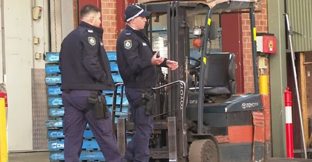 悲剧！亚裔男被卷入叉车底部当场死亡，家人悲痛欲绝（组图） - 3