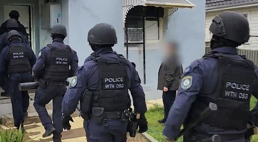 新州惊现持刀绑架案！54岁男子遭劫车殴打，车辆被焚毁（组图） - 2
