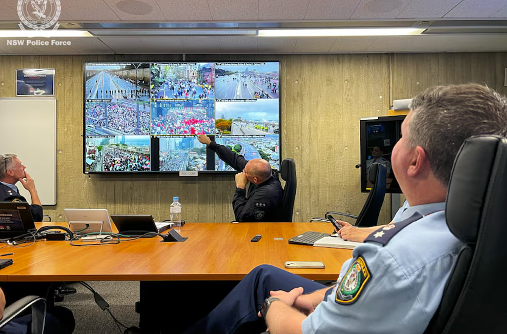 约9万人参加海港大桥亲巴游行,警方:过程“惊险至极”(组图) - 4