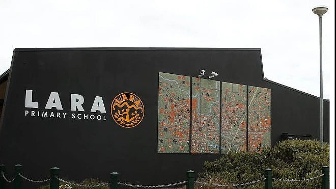 澳小学附近发生可怕劫车案！女子被强行推下车，嫌犯仍在逃（组图） - 2