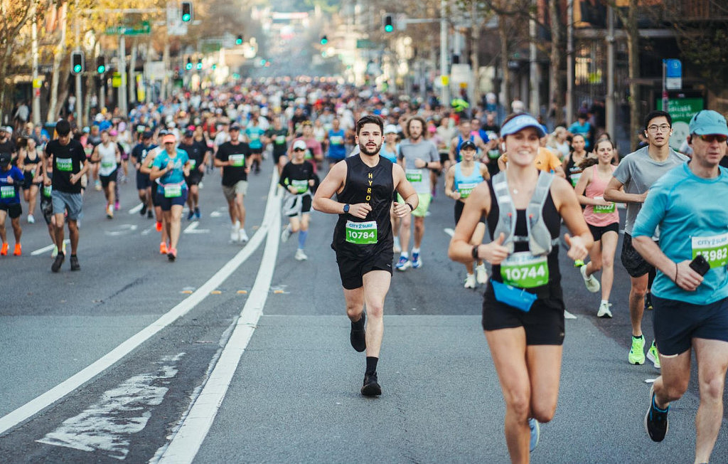 近13年来“最潮”City2Surf!9万人涌上悉尼街头,马里奥、蜘蛛侠都在为慈善狂奔(组图) - 17