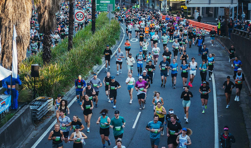 近13年来“最潮”City2Surf!9万人涌上悉尼街头,马里奥、蜘蛛侠都在为慈善狂奔(组图) - 15
