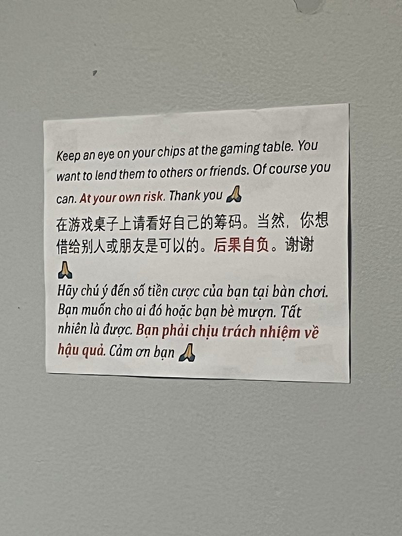 西澳警方查抄地下赌场，一屋子近20人激战正酣！墙上中文告示醒目，提醒“看好筹码”（组图） - 3