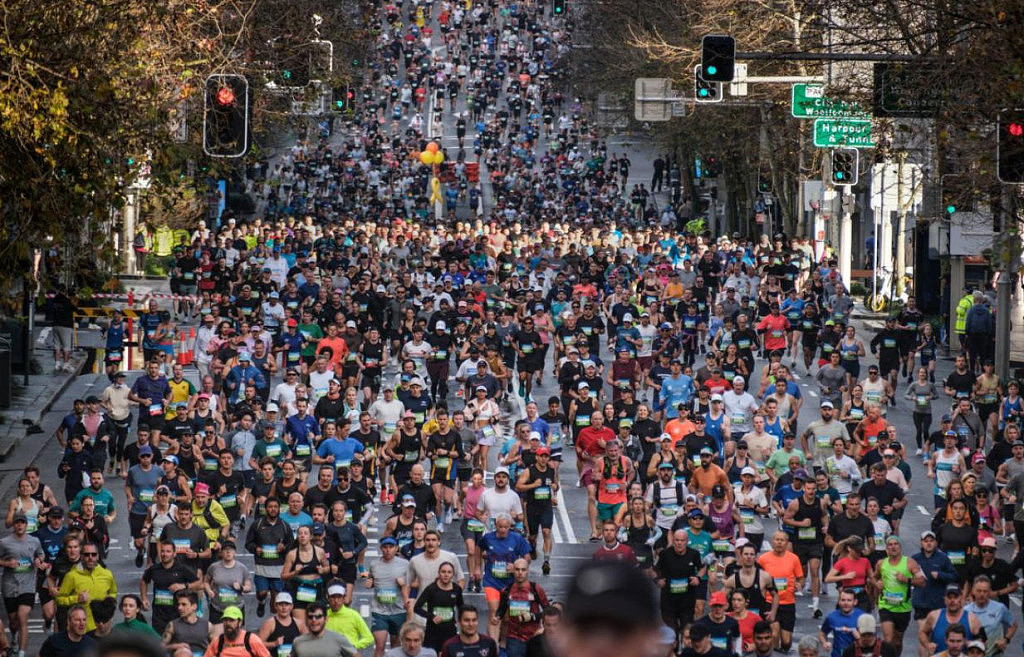 近13年来“最潮”City2Surf!9万人涌上悉尼街头,马里奥、蜘蛛侠都在为慈善狂奔(组图) - 2
