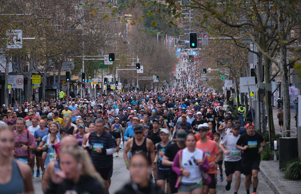 近13年来“最潮”City2Surf!9万人涌上悉尼街头,马里奥、蜘蛛侠都在为慈善狂奔(组图) - 3