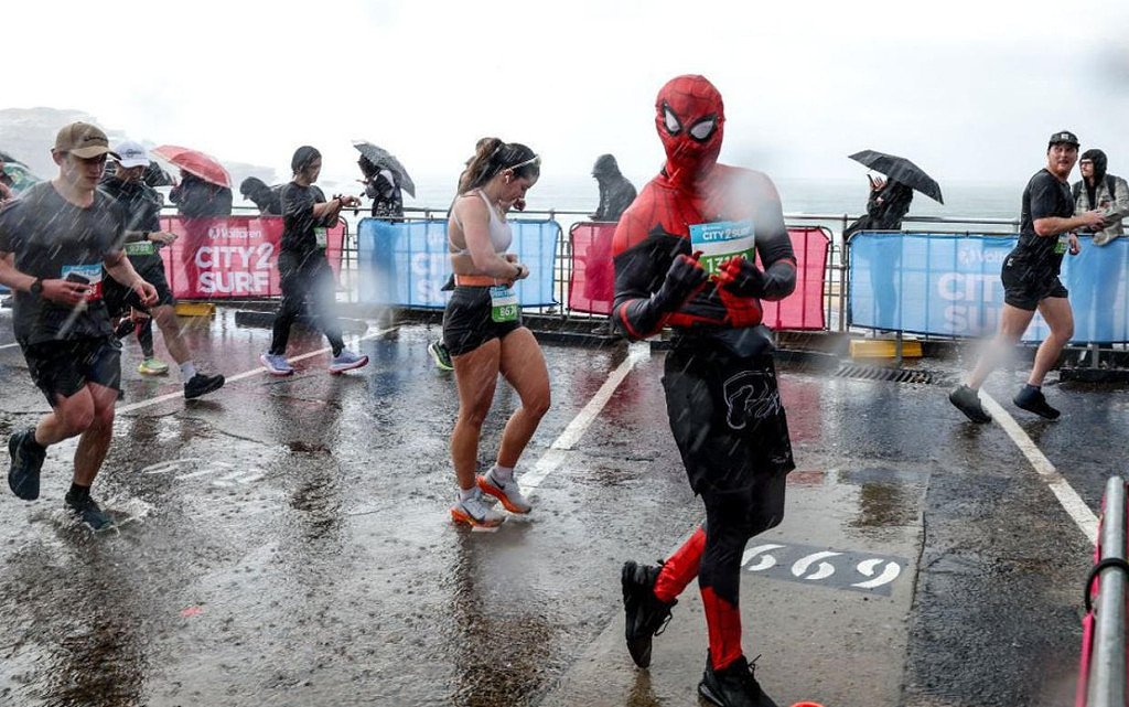 近13年来“最潮”City2Surf!9万人涌上悉尼街头,马里奥、蜘蛛侠都在为慈善狂奔(组图) - 10