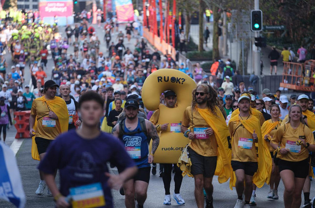 近13年来“最潮”City2Surf!9万人涌上悉尼街头,马里奥、蜘蛛侠都在为慈善狂奔(组图) - 11