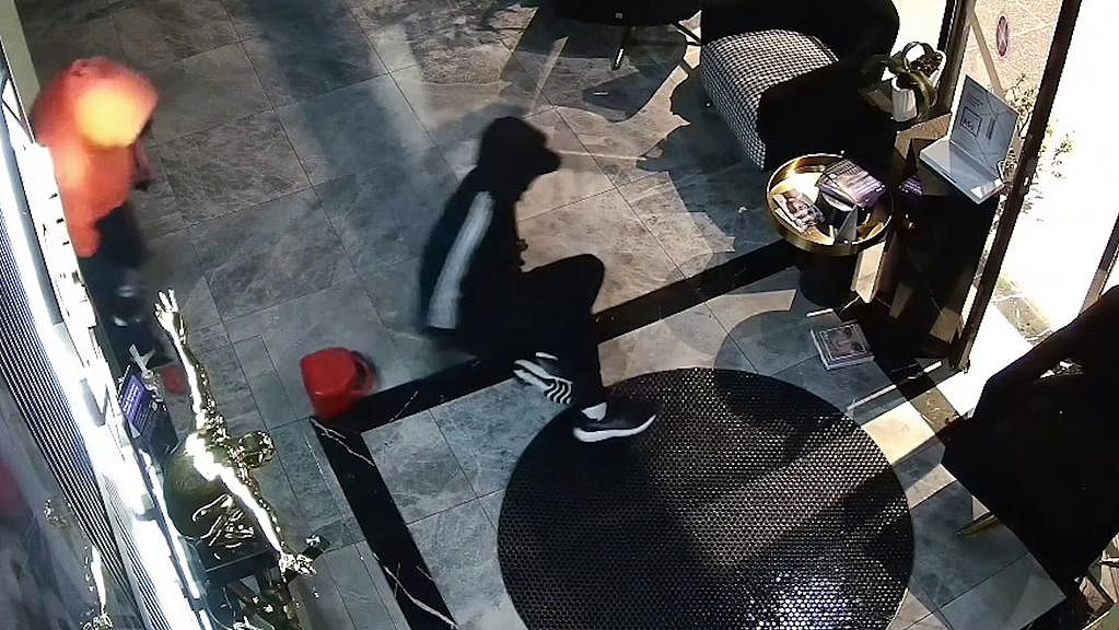 澳华人区美容院被人盯上，险些连烧3次！两名嫌犯被捕，身份曝光（组图） - 3