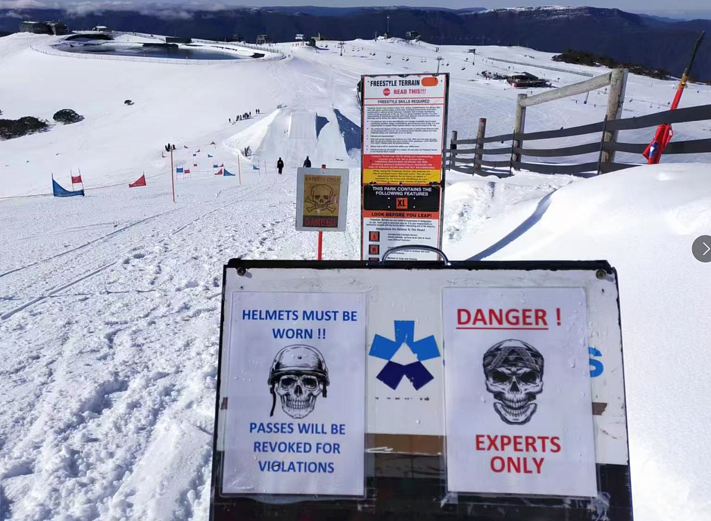 新州滑雪场出事！一男子不幸死亡，华人目击者：工作人员在铲血雪（组图） - 3