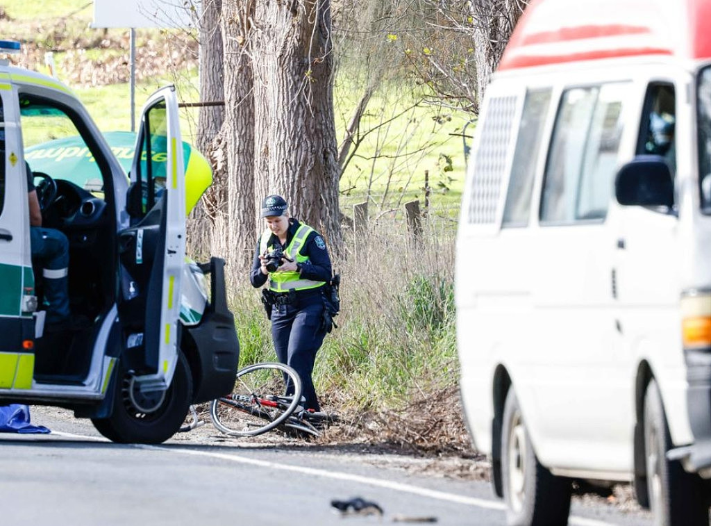 澳街头发生严重车祸!自行车撞上面包车,沿路车道被封(组图) - 3