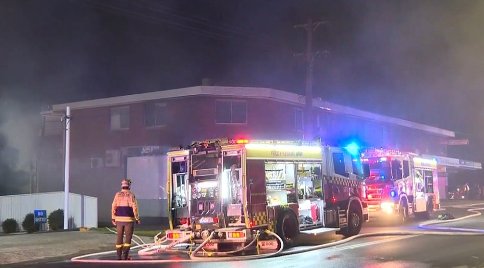 悉尼超市又双叒遭纵火袭击！现场烟雾弥漫，25人紧急疏散（组图） - 4