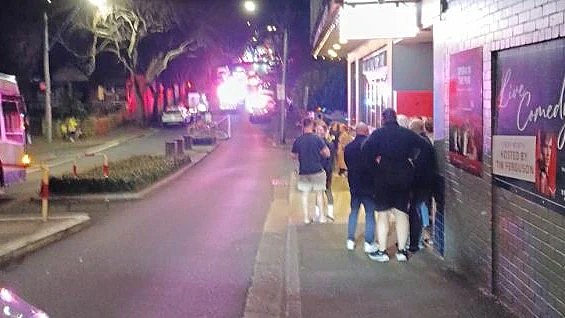 突发！悉尼酒吧外枪击案，1死1重伤！死者好友当场崩溃，人群仓惶避难（视频/组图） - 5