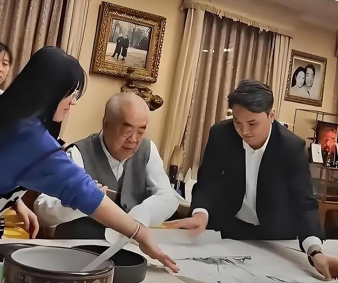 87岁书画大师范曾确认失联!去年刚娶小50岁妻子,女儿发表声明:大量书画被继母搬走,还恐吓保姆助手保密(组图) - 9