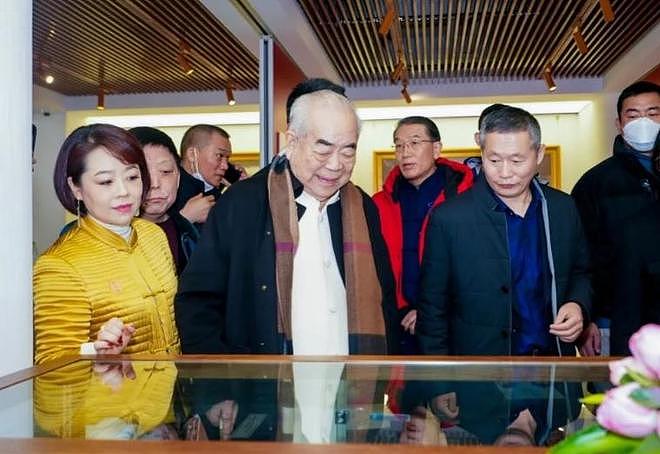 87岁书画大师范曾确认失联!去年刚娶小50岁妻子,女儿发表声明:大量书画被继母搬走,还恐吓保姆助手保密(组图) - 22