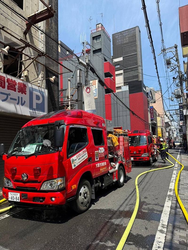 大阪道顿堀Donki旁建筑物发生火警！2人吸入浓烟送院，1消防员受伤（视频/组图） - 5