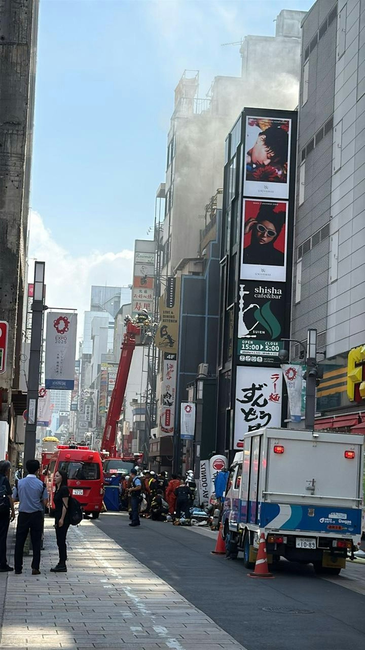大阪道顿堀Donki旁建筑物发生火警！2人吸入浓烟送院，1消防员受伤（视频/组图） - 4