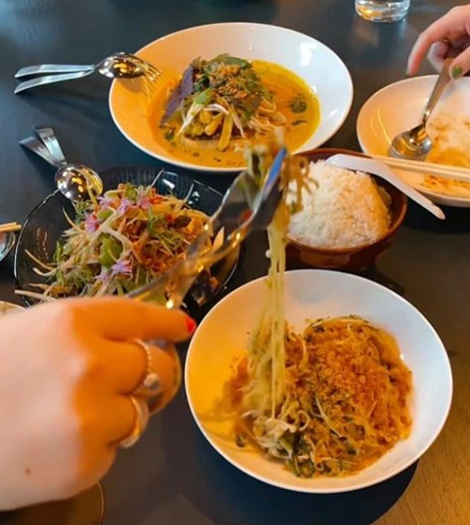 悉尼亚洲餐厅暗收小费引争议！网友直呼狡猾，店家：不想给可以不给（组图） - 3