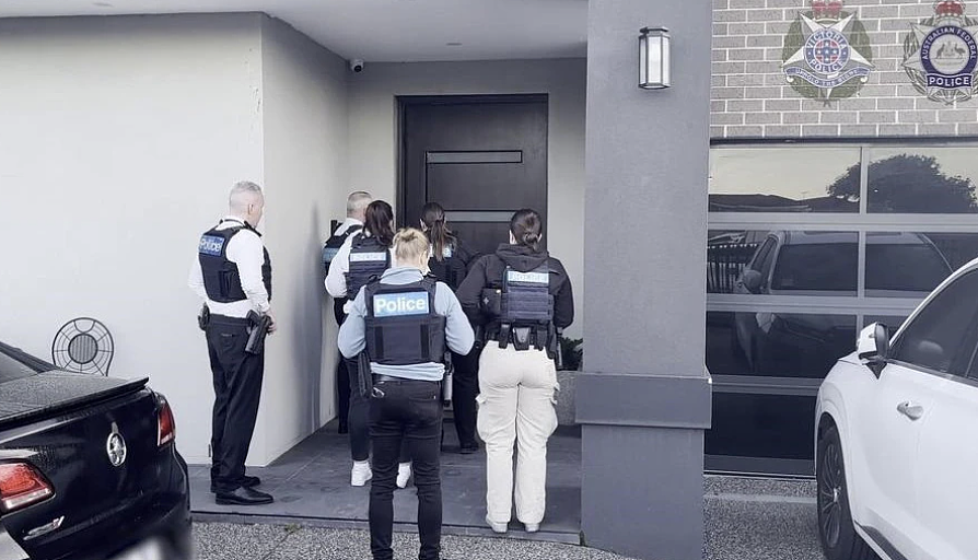 反恐警方再抓一人！墨尔本犹太教堂纵火案第二名嫌犯落网，面临35年监禁（组图） - 2
