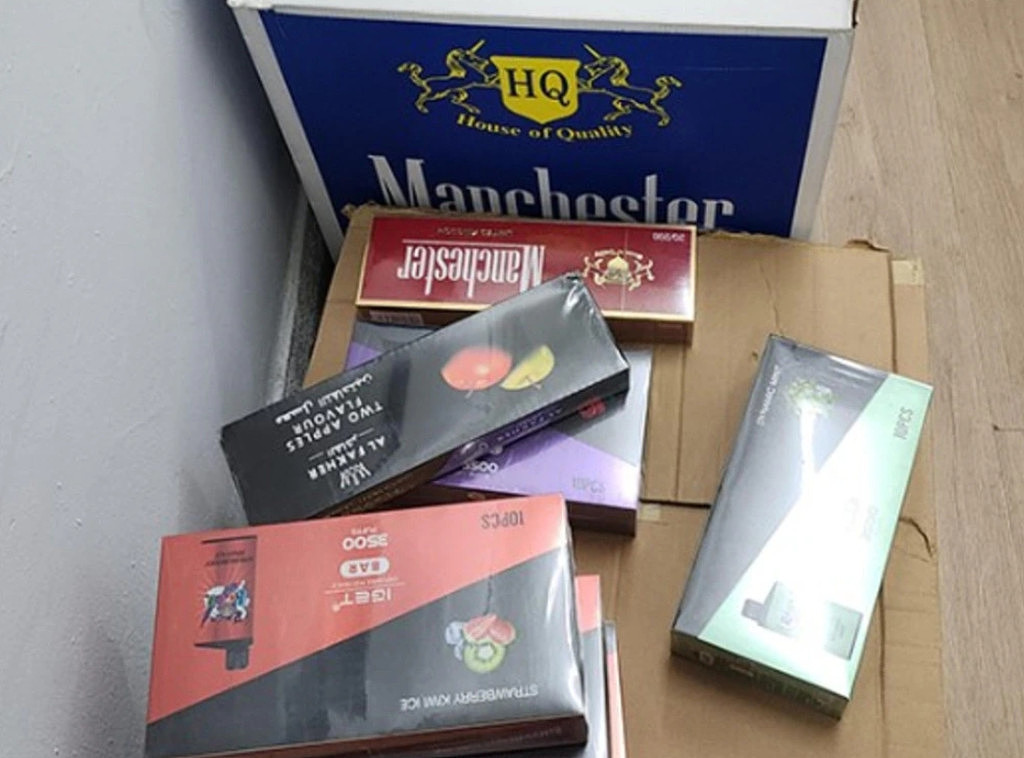 悉尼警方突袭多地民宅，破获银行卡盗窃欺诈案！缴获大量现金、名表和名包（组图） - 6