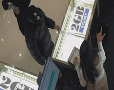 嚣张到离谱！稍不留神，澳洲珠宝店秒被抢，现场视频曝光（视频/组图） - 2