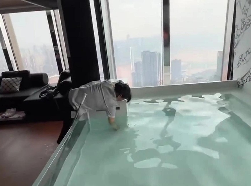 澳夫妇在中国酒店泡澡，不料引发“水漫金山”！视频疯传，网友吵翻（视频/组图） - 4