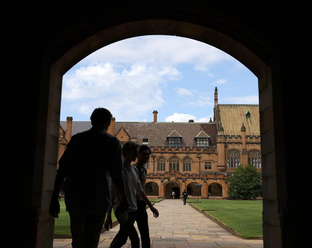 悉尼大学试点学生给老师“打分”!英语有口音恐遭歧视,校方回应(组图) - 1