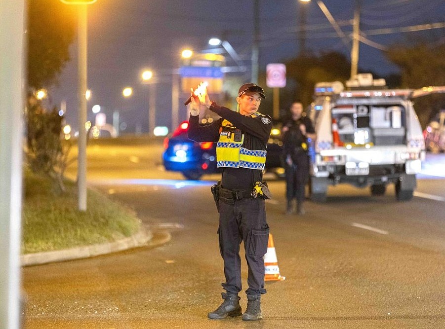 澳街头发生惨烈车祸！摩托车撞上卡车，骑手当场死亡（组图） - 3