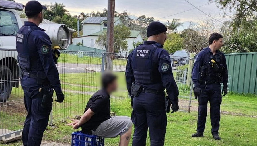 新州警方破获骇人绑架案：32岁男子涉嫌非法拘禁相识者两周，跨州施暴后终落网（组图） - 2
