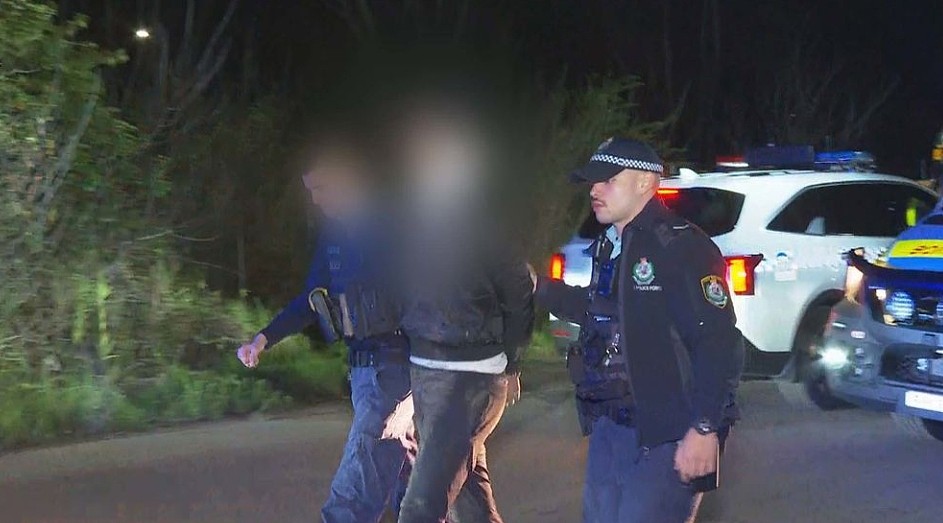 5人强闯悉尼民宅，驾车逃逸引追捕！还撞上警车，最小的仅16岁（组图） - 2