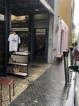 餐厅户外座位惹争议！悉尼亚裔店主被罚$330，怒怼市政府“卷尺治城”、“只会捞钱”（视频/组图）  - 2