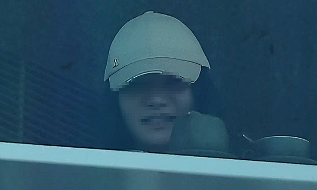 杨兰兰现身悉尼餐厅,全身LV爱马仕,总价超$1.1万!吃饭都戴着口罩(视频/组图) - 4