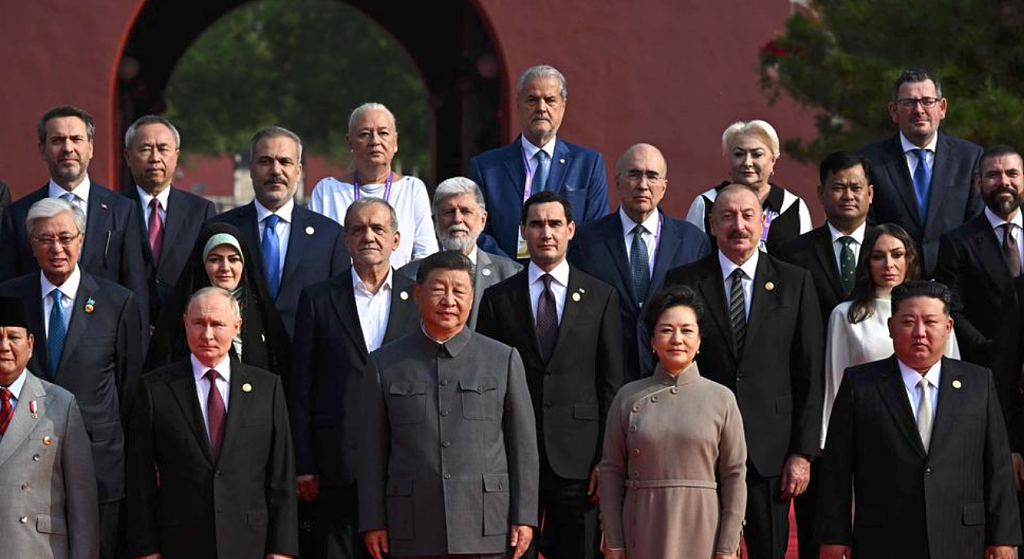 前维州州长回应阅兵合影争议,强调“符合澳洲利益”!艾博年:不代表政府立场(组图) - 1