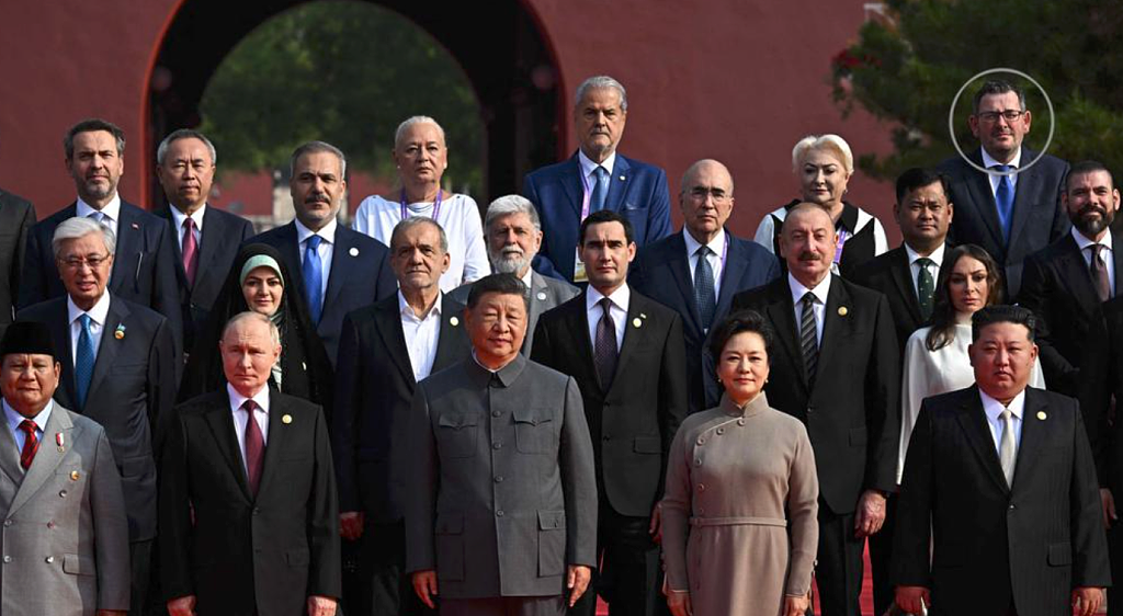 前维州州长现身九三阅兵,黄英贤含蓄回应(组图) - 1