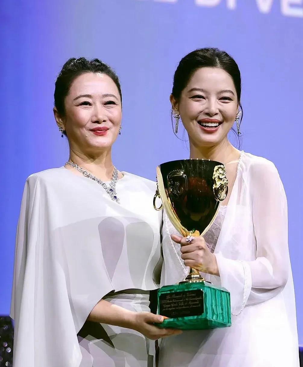 辛芷蕾威尼斯“封后”！继巩俐叶德娴后，第三位获此殊荣华人（视频/组图） - 10