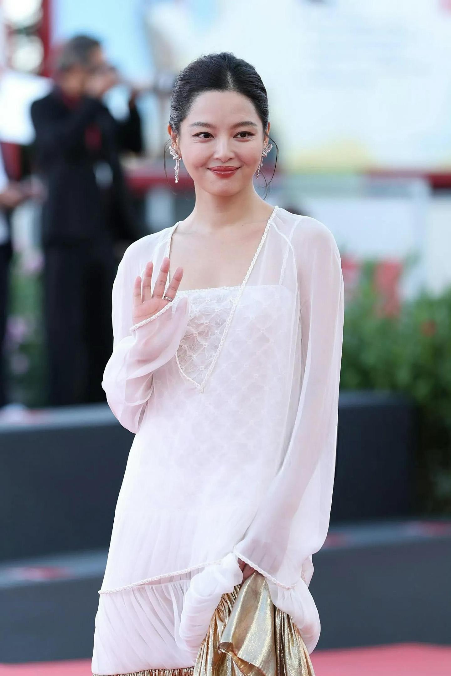 辛芷蕾威尼斯“封后”！继巩俐叶德娴后，第三位获此殊荣华人（视频/组图） - 8