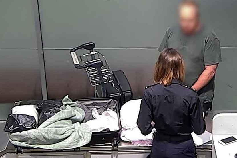 $1140万冰毒藏行李箱!六旬老汉抵澳航班落网,面临终身监禁(组图) - 2