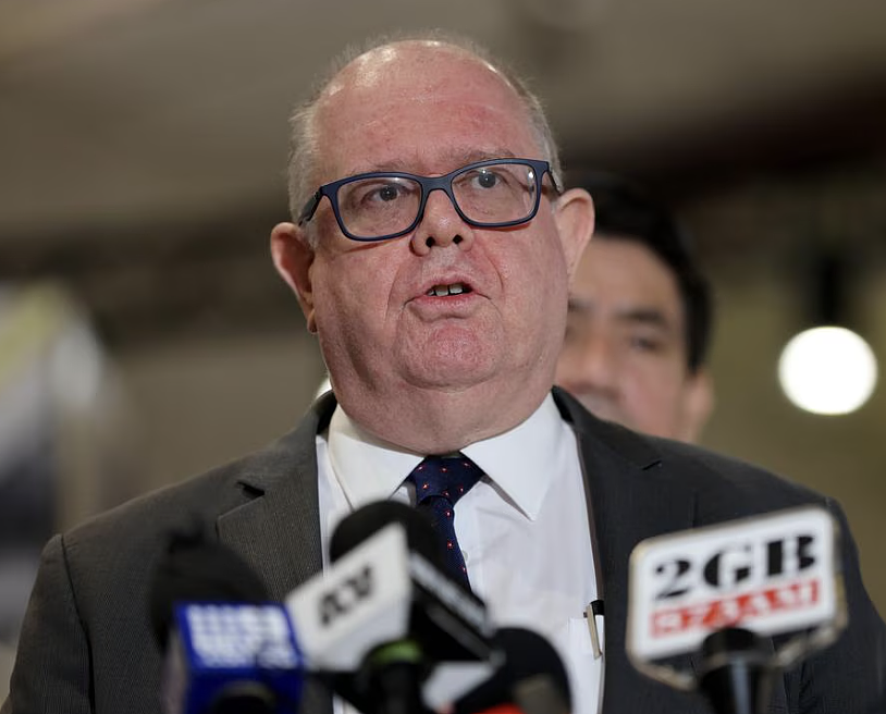 一边狂裁数百员工，一边豪掷千万顾问费！悉尼名校副校长百万年薪遭参议院拷问（组图） - 3