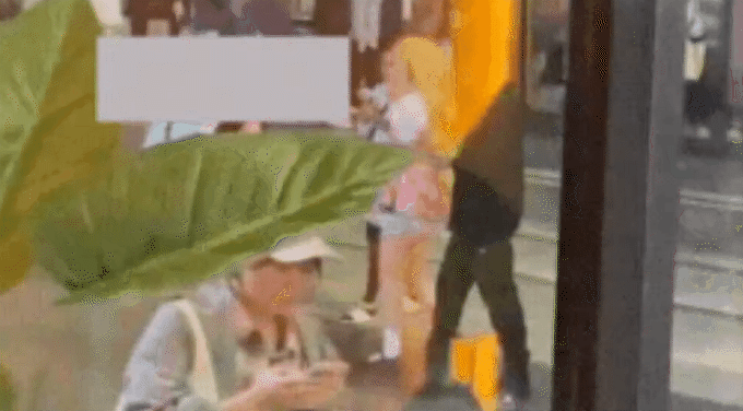 “我现在害怕出门!”澳华人Coser闹市遭一群少女袭击,更多受害者现身(视频/组图) - 1