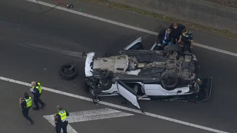 澳高速惊魂，被盗路虎车连撞多车！三名少年当场被捕（组图） - 2