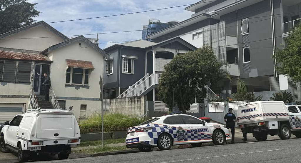 澳民宅凌晨突发捅人案!1人被刺受重伤,警方介入调查(图) - 2
