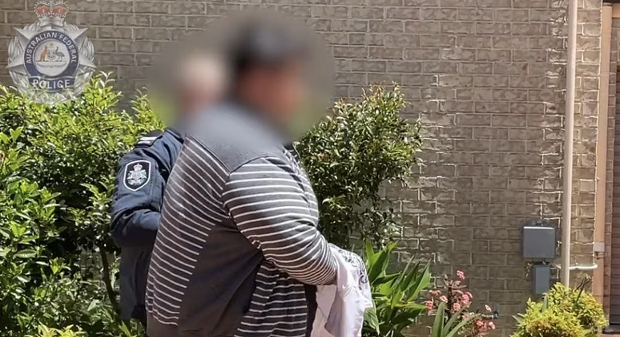 澳洲26岁男子冒充teenager诱骗11名少女，勒索拍露骨照片被判两年监禁（组图） - 3