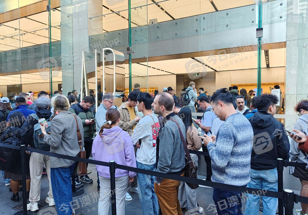 现场直击!iPhone 17在澳发售,悉尼市中心大排长龙!华人:“果粉”的节日(视频/组图) - 18
