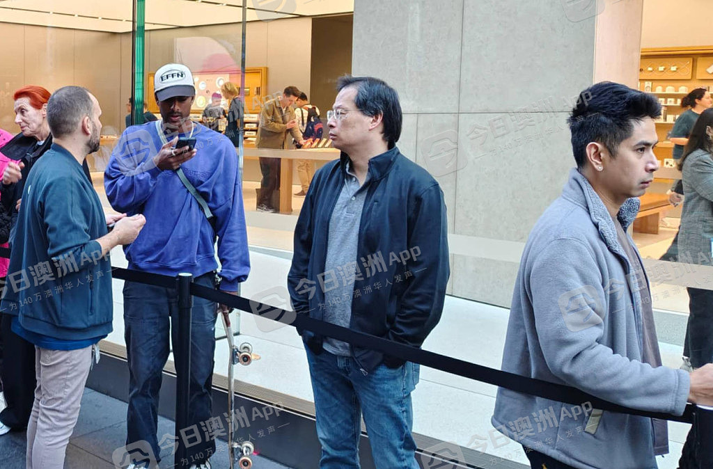 现场直击!iPhone 17在澳发售,悉尼市中心大排长龙!华人:“果粉”的节日(视频/组图) - 16