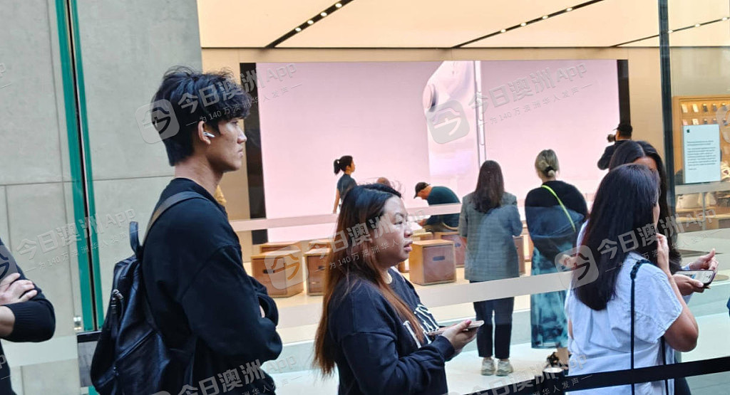现场直击!iPhone 17在澳发售,悉尼市中心大排长龙!华人:“果粉”的节日(视频/组图) - 13