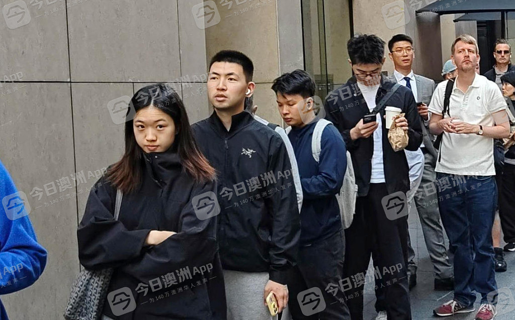 现场直击!iPhone 17在澳发售,悉尼市中心大排长龙!华人:“果粉”的节日(视频/组图) - 12