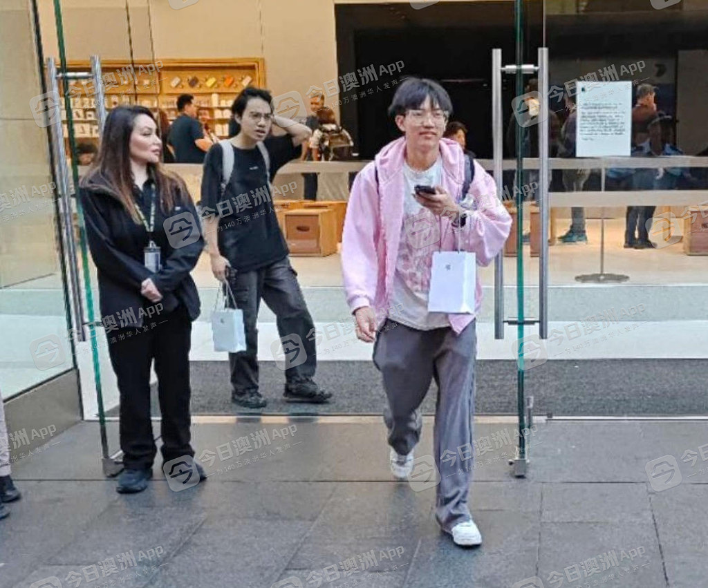现场直击!iPhone 17在澳发售,悉尼市中心大排长龙!华人:“果粉”的节日(视频/组图) - 1