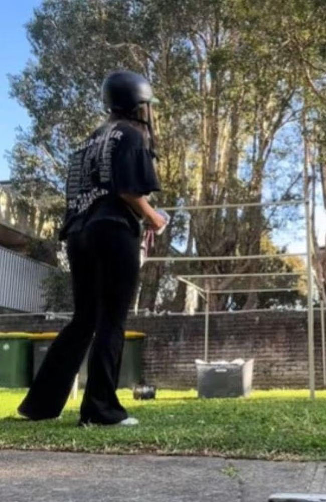 在澳洲晾衣服，竟需要戴头盔！？女子一段视频火了，揭露背后原因...（视频/组图） - 3
