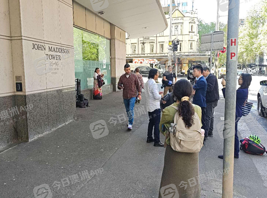 “天龙人”杨兰兰悉尼过堂未露面，数十华人到庭旁听！本周被追控第五项罪名（视频/组图） - 1