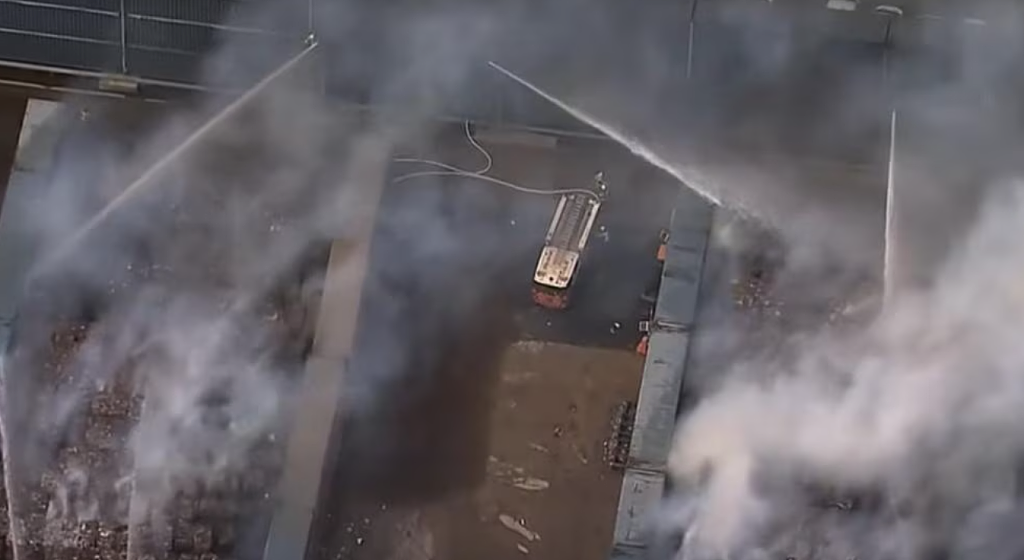 悉尼造纸厂突发大火！浓烟滚滚弥漫，多次爆炸传巨响（视频/组图） - 2