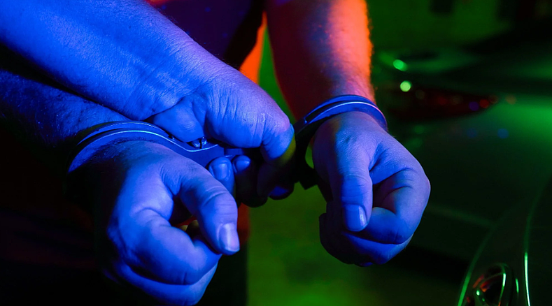 澳洲3人强闯民宅开枪！2人被警方逮捕，1人仍在逃（图） - 2